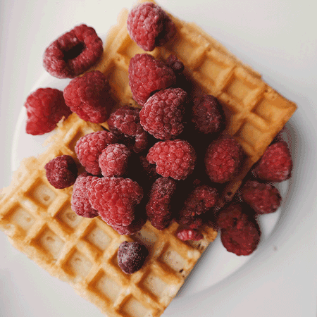 ワッフルラズベリー乗せ